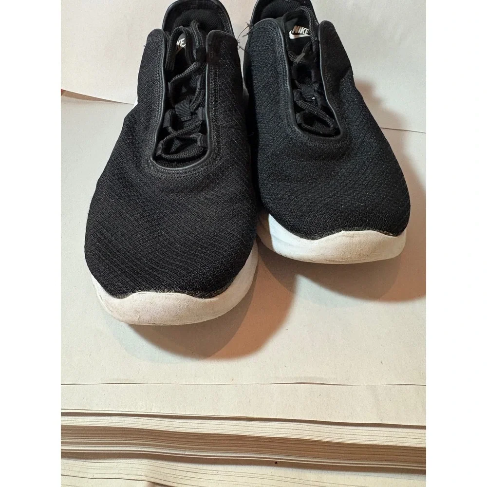 Nike Air‎ Max Training Shoes Sneakers Black White Athletic Comfort Walker